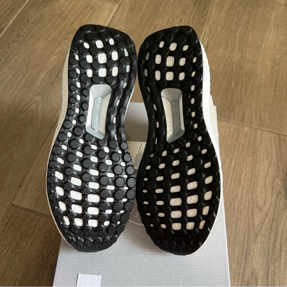 ADIDAS  ULTRABOOST 5.0 DNA - Picture 8 of 8